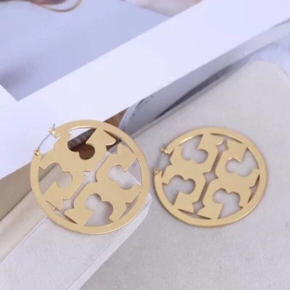 New Tory Burch Gold Miller Logo Hoop Earrings - Picture 4 of 5